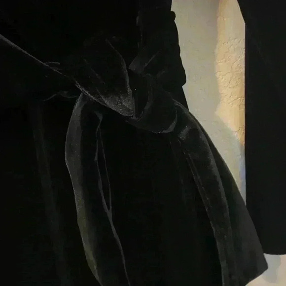 Vintage Virgo Black Velvet Faux Wrap Tie Waist Goth Classic Y2K Dress Size 8P - Picture 3 of 9